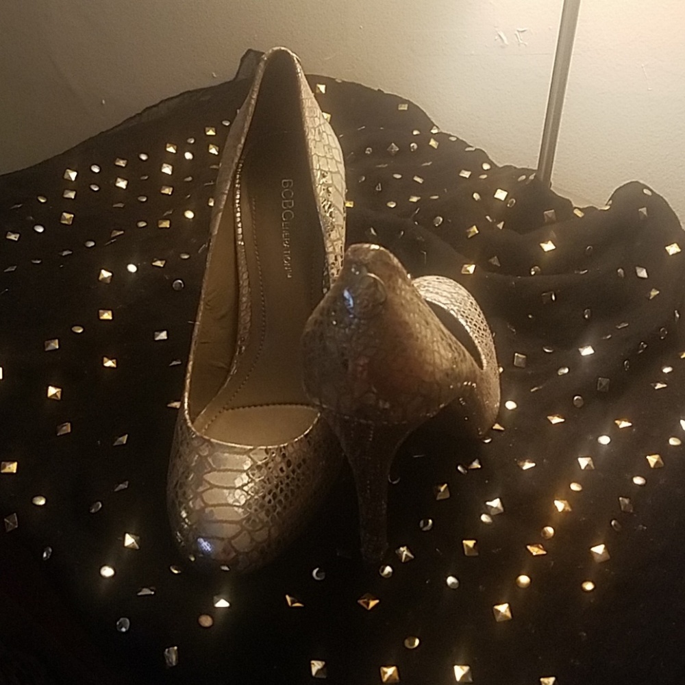 Shoes - Picture 2 of 3